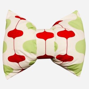 Bow‎ Throw Pillow 12”x16”